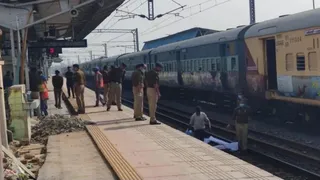 Mirzapur Accident: 6 Pilgrims Killed After Being Hit By Train At Chunar Station; CM Yogi Offers Condolences