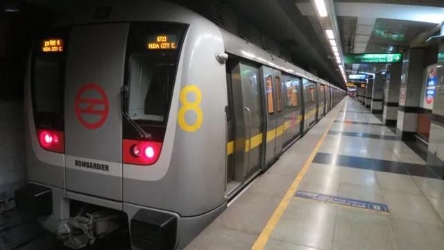 delhi-woman-shares-6-problems-she-faces-daily-in-metros-ladies-coach-basic-manner-hona-chahiye-viral