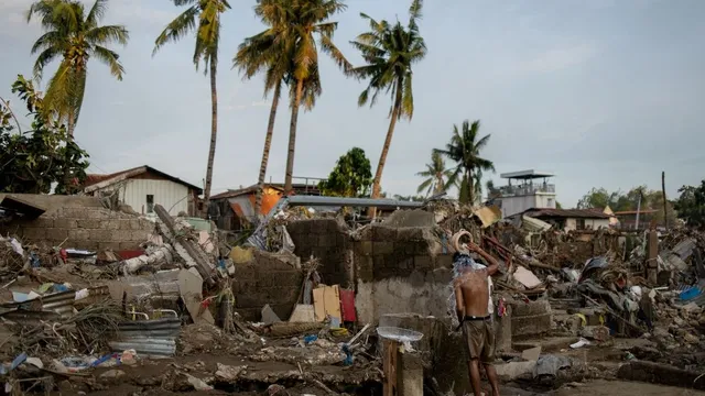 super-typhoon-fung-wong-wreaks-havoc-in-philippines-over-100000-evacuated-hundreds-of-flights-cancelled-amid-torrential-rains-and-storm-surges