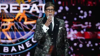 amitabh-bachchan-blank-tweet-in-midnight-confuses-fans-amid-delhi-blast-and-dharmendra-health-issue