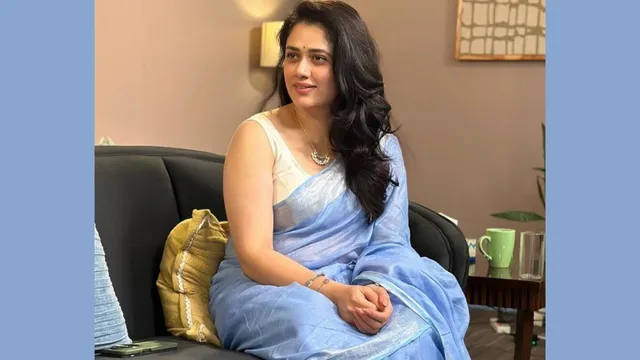 who-is-girija-oak-the-viral-blue-saree-woman-winning-hearts-as-internets-new-obsession