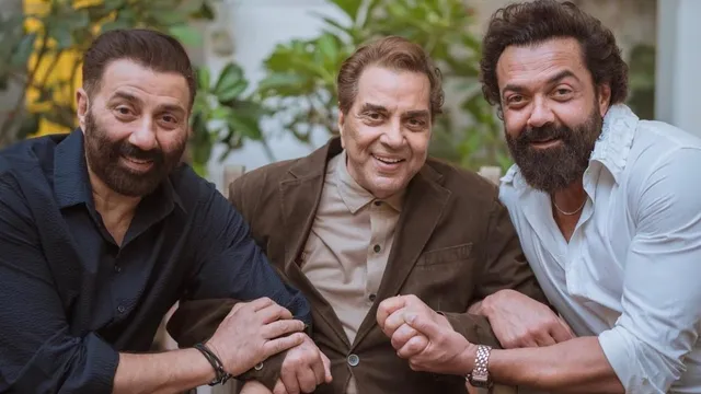 is-hospital-staff-arrested-for-secretly-filming-dharmendra-and-his-emotional-family-in-icu