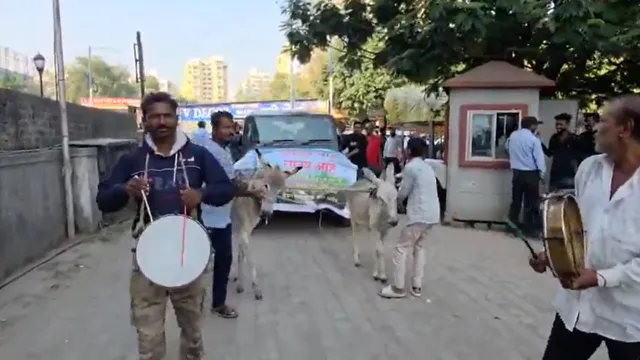 pune-man-uses-donkeys-to-pull-mahindra-thar-to-showroom-internet-reacts-to-his-unusual-protest