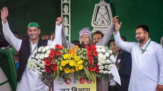 tejashwi-vs-tej-pratap-a-unique-competition-between-yadav-brothers-in-bihar-election-result-votes-results-mahua-raghopur-seat