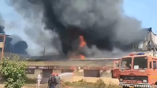 jalgaon-factory-fire-blaze-engulfs-chemical-plant-in-maharashtra-all-12-workers-safe