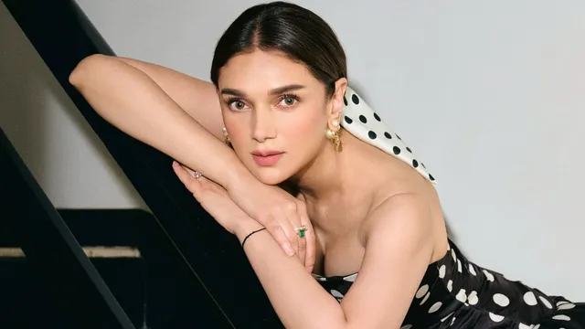 it-is-not-me-aditi-rao-hydari-warns-fans-about-impersonator-misusing-her-identity-on-whatsapp