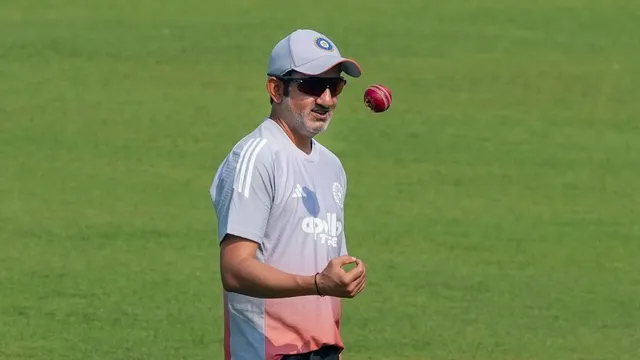 india-vs-south-africa-kolkata-test-sunil-gavaskar-supports-gautam-gambhir-eden-gardens-pitch-controversy