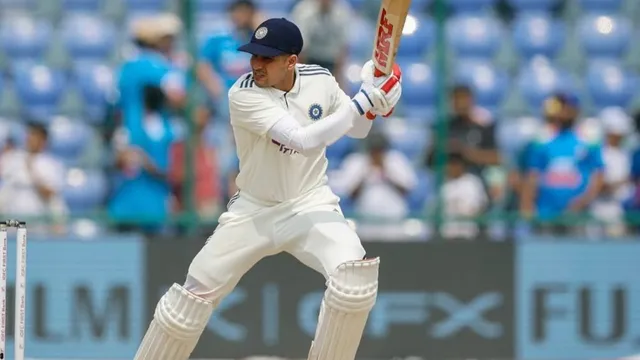 shubman-gill-to-travel-to-guwahati-for-ind-vs-sa-2nd-test-bcci-medical-update-indian-cricket-team-captain-gill-availability-amid-neck-injury-barsapara-cricket-stadium