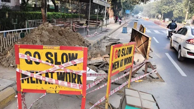 delhi-road-collapse-gopinath-gol-circle-to-cantonment-hospital-route-damaged-sparking-heavy-traffic-and-accident-fears