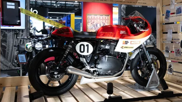 motoverse-2025-royal-enfield-continental-gt-750-race-prototype-showcased-to-compete-in-2026-inrc