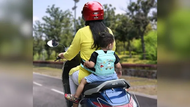karnataka-hc-issues-new-safety-rule-for-child-pillion-on-twowheelers-heres-what-it-says