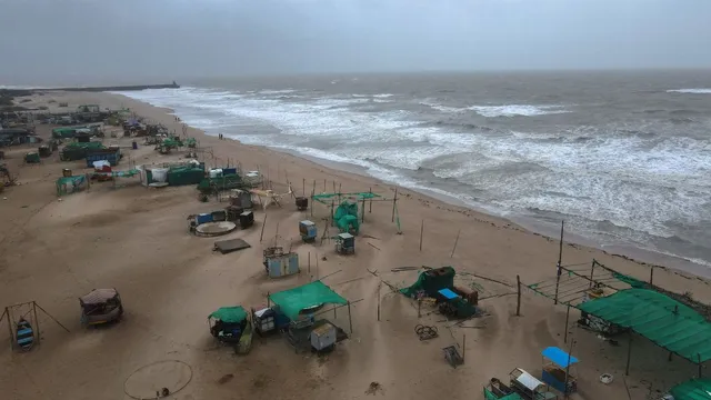 cyclone-ditwah-update-sri-lanka-killed-missing-heavy-rains-trigger-deadly-landslides-india-on-high-alert