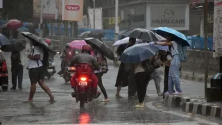 Bengaluru Weather: Heavy Rain Forecast For November 29, Yellow Alert Issued For Tumkur, Kolar, Chikkaballapur, Ramanagara