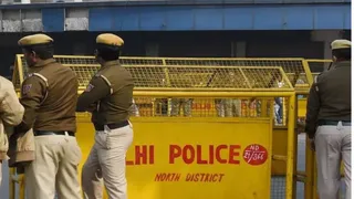 delhi-police-issues-notice-to-private-hospitals-demands-details-of-doctors-with-mbbs-from-pakistan-bangladesh-uae-and-china