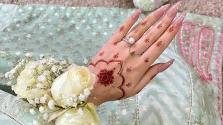 Best Minimal Mehndi Designs For Brides Who Want Elegance To Rule This Wedding Season