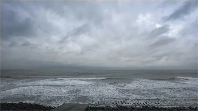 chennai-weather-today-alert-in-multiple-districts-as-cyclone-ditwah-inches-near-tamil-nadu-coast-47-flights-suspended