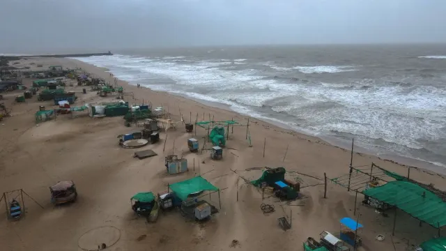 hyderabad-weather-update-will-city-see-cyclone-ditwah-impact-light-rain-likely-in-southern-telangana-check-imd-forecast