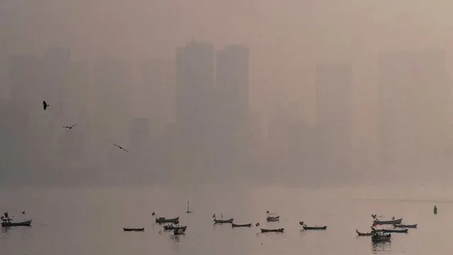 mumbai-air-pollution-grap-4-restrictions-imposed-amid-worsening-situation-bmc-halts-construction-works