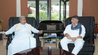 Karnataka Power Tussle: Siddaramaiah Visits Shivakumar's Residence For Breakfast Days After Hosting Him