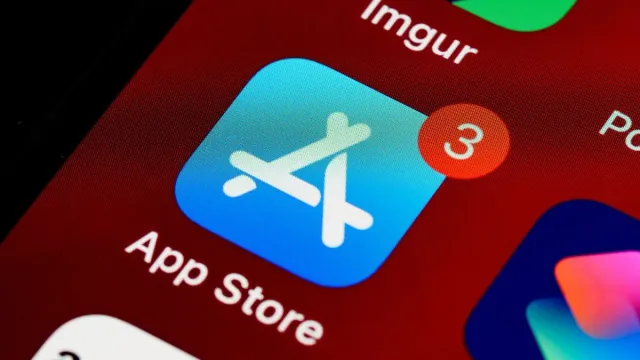 sanchar-saathi-pre-installed-app-row-centre-directive-to-smartphone-makers-why-opposition-reaction-surveillance-claims