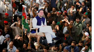 Pakistan On High Alert: Govt Seals Roads, Bans Gatherings For 72 Hours As PTI Calls Mega Protest Amid Imran Khan Death Rumours