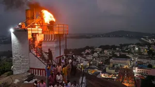 Madurai Deepam Row: Prohibitory Orders Clamped In Tamil Nadu's Thiruparankundram After Mob Clashes With Police