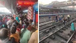 Stampede-Like Situation At Gorakhpur Junction: Passengers Jump On Tracks Amid FOB Chaos