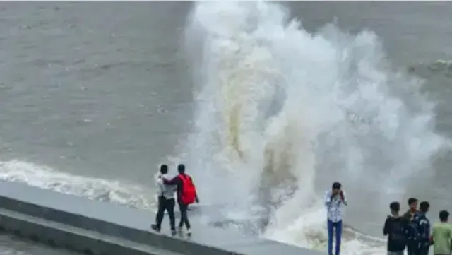 mumbai-alert-bmc-warns-of-high-tide-advises-residents-to-stay-away-from-shore