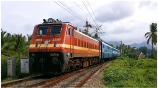 Meerut News: Security Guard Dies By Suicide After Jumping In Front Of Jan Shatabdi Express; Police Probe Underway
