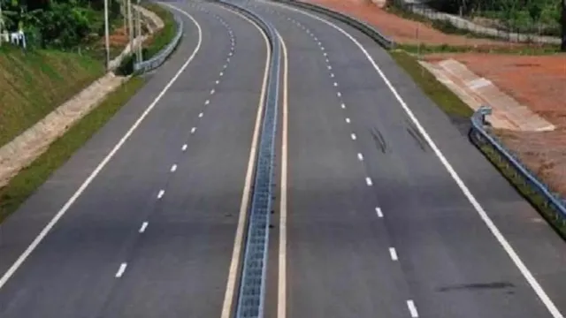 dehradun-traffic-crisis-dm-bansal-cracks-down-on-officials-as-rs-6200-cr-elevated-road-project-stalls