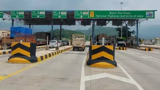 meerut-highway-chaos-siwaya-toll-operates-2-lanes-in-reverse-to-manage-massive-wedding-season-rush
