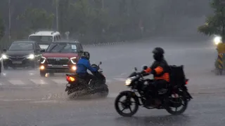 Bengaluru Set For Rainy Weekend: Light Showers, Thunderstorms Likely In THESE Nearby Districts | Check IMD Forecast