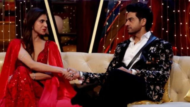 bigg-boss-19-farrhana-bhatt-reacts-after-losing-trophy-to-gaurav-khanna-says-unhone-trophy-jeeti-maine-dil-jeete