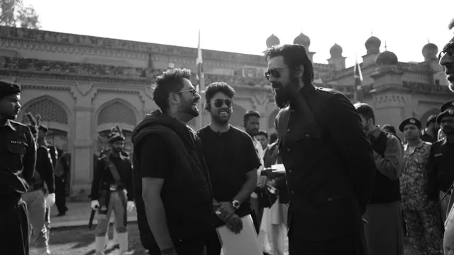 kya-kare-baddi-picture-hain-arjun-rampal-celebrates-dhurandhars-success-with-bts-photos-applauds-coactors-with-golden-words