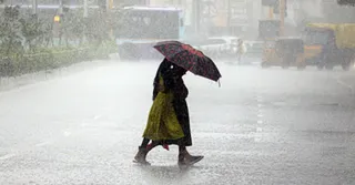 Chennai Weather: IMD Issues Rain Warning As Cyclone Ditwah Affects Conditions; 4 Tamil Nadu Districts Placed On Alert | Check Forecast