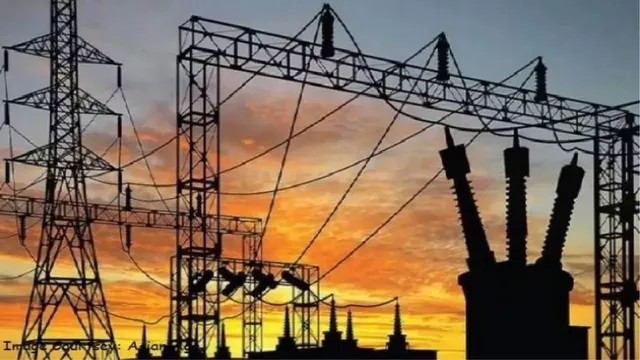 greater-noida-power-crisis-hits-yeida-sector-22d-officials-trade-blame-as-300-families-suffer