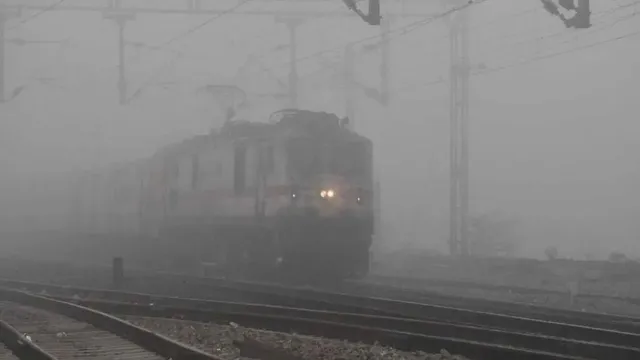 train-delays-updates-dense-fog-hits-western-up-routes-shatabdi-and-chandigarh-superfast-running-late