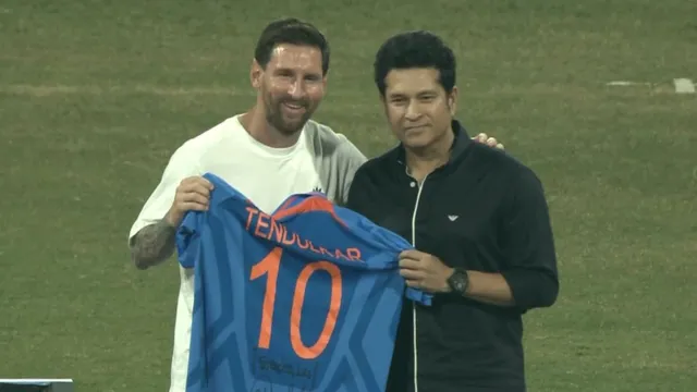 goat-tour-of-india-lionel-messi-meets-sunil-chhetri-at-wankhede-stadium-sachin-tendulkar-in-attendance