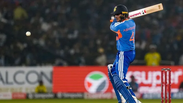 india-vs-south-africa-3rd-t20i-abhishek-sharma-fearlessknock-bowlers-diligence-carry-india-to-7wicket-win-take-21-series-lead
