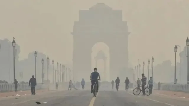delhi-air-quality-plummets-to-severe-plus-dense-smog-hits-visibility-flights-affected-check-area-wise-aqi