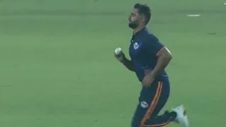 ipl-auction-2026-who-is-auqib-nabi-uncapped-jk-allrounder-nets-rs-840-crore-windfall-with-delhi-capitals
