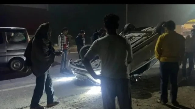 meerut-accident-speeding-car-overturns-on-delhidehradun-highway-two-youths-injured
