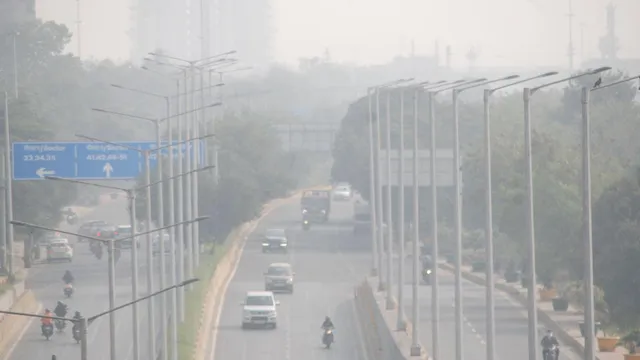 grap4-enforcement-noida-transport-department-cracks-down-on-violators-232-vehicles-penalised-since-december-1
