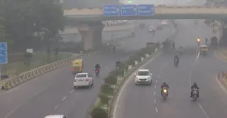delhi-pollution-air-quality-remains-very-poor-at-329-amid-thick-layer-of-dense-smog-in-ncr-check-areawise-aqi