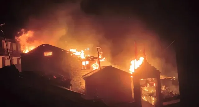 uttarakhand-massive-fire-destroys-homes-in-mahargaon-in-niti-malari-valley-no-casualties