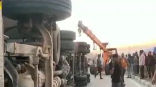 Rajasthan Road Accident: Four Dead After Truck Suffers Tyre Burst, Hits Moving Car On NH-52 Overbridge In Bundi