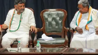 Karnataka CM Change Buzz Reignites After Siddaramaiah's Close Aide Hosts Dinner Party For 30 Congress MLAs