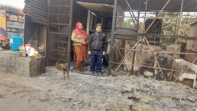 meerut-news-tea-stall-set-on-fire-in-jagriti-vihar-extension-goods-worth-rs-3-lakh-destroyed