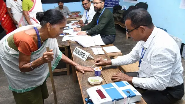 maharashtra-local-body-elections-live-results-2025-vote-counting-for-286-bmc-municipal-bodies-begins-at-10-am-mahayuti-vs-mva-who-will-win