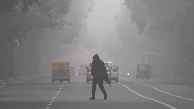 kolkata-weather-kolkata-wakes-up-to-dense-fogs-as-cold-wave-sweeps-through-west-bengal